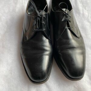 Black Leather Florsheim dress shoes 10.5